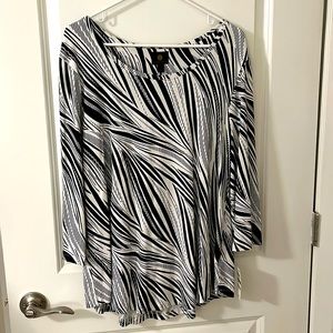 JM Collection ladies tunic brand new black and white contemporary print